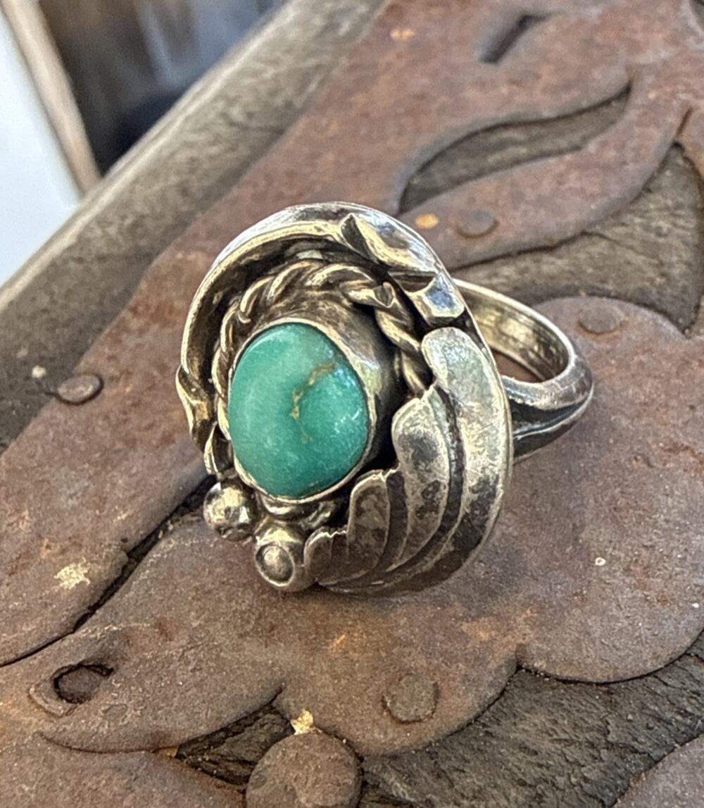 ⁠Vintage Sterling Silver Turquoise Ring Navajo Feather Leaf Split Shank Size